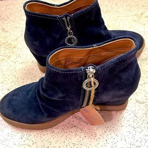 NWT Sofft Siri Wedge Booties - Waterproof, Blue Suede (For Women) 593nmt